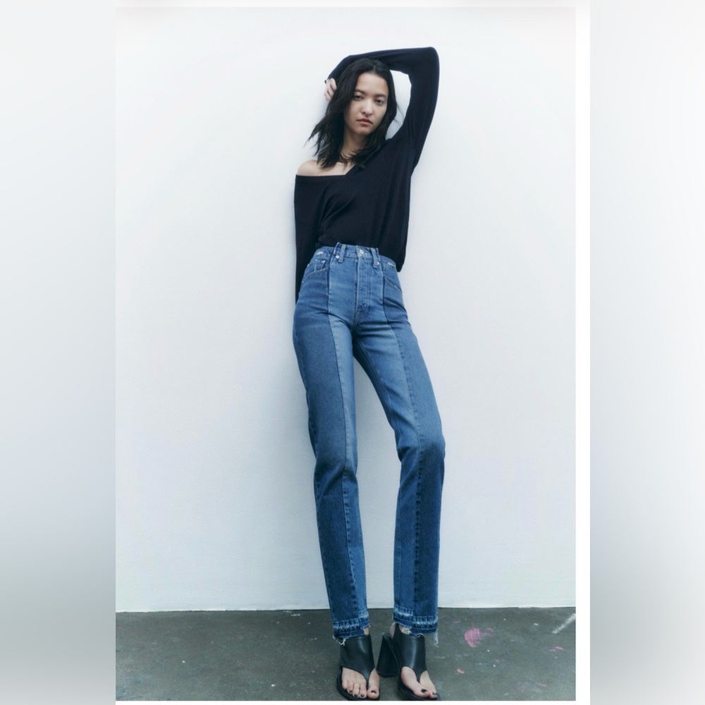 Zara THE MID-RISE CONTRAST STRAIGHT JEANS
MID-BLUE 0/9863/058/427/40